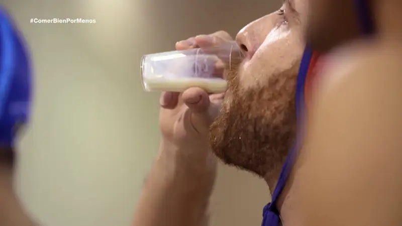 El Club de Waterpolo de Paracuellos del Jarama en Madrid hace una cata de leche 
