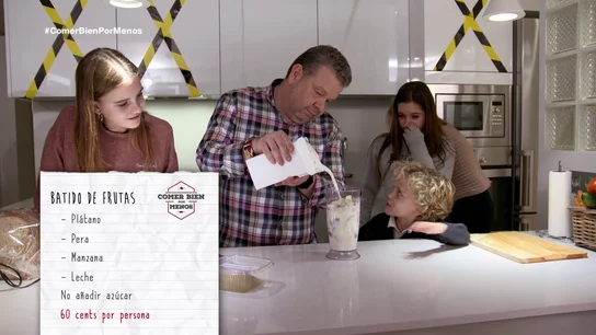 Alberto Chicote hace un batido de frutas Alberto Chicote hace un batido de frutas