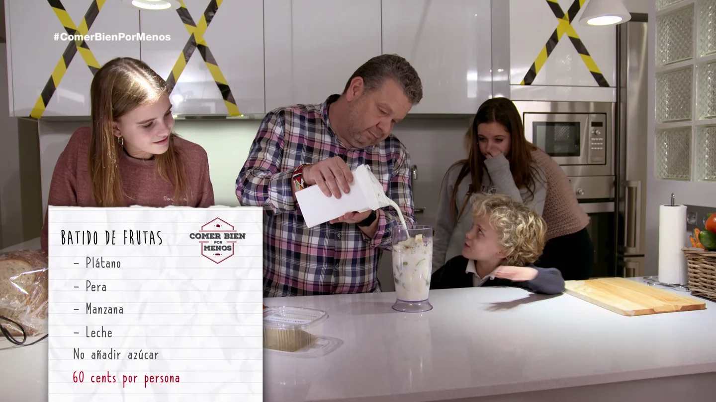 Alberto Chicote hace un batido de frutas Alberto Chicote hace un batido de frutas