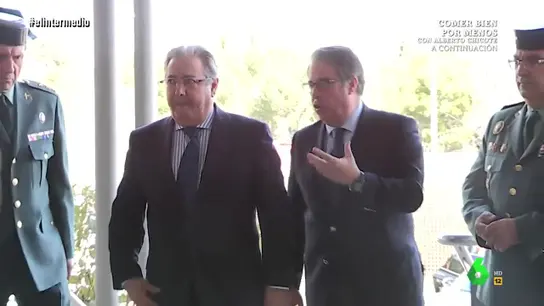 El Intermedio desvela en exclusiva la ‘conversación’ de Serrano y Zoido en la presentación de las motos con radar de la DGT El Intermedio desvela en exclusiva la ‘conversación’ de Serrano y Zoido en la presentación de las motos con radar de la DGT