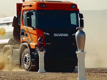 Los Márquez cambian las motos por un camión Scania Los Márquez cambian las motos por un camión Scania