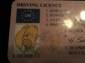 Cazan a un conductor utilizando un carnet…¡de Homer Simpson!