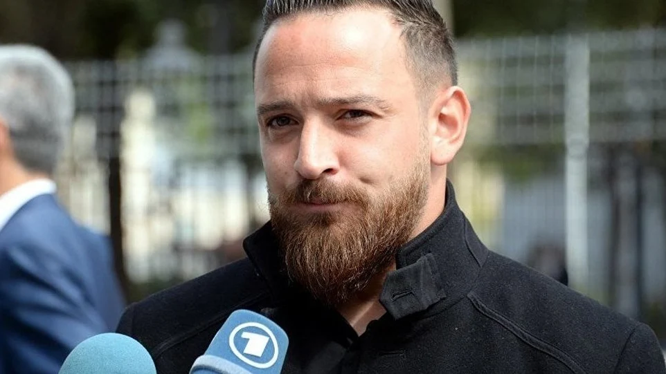 Deniz Naki atiende a los medios Deniz Naki atiende a los medios