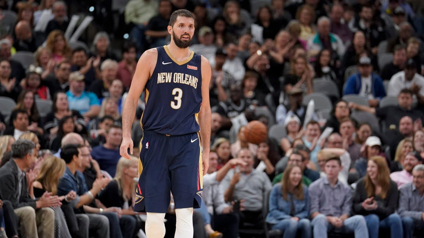 Mirotic, durante un partido con los Pelicans