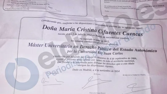 Resguardo firmado por Cristina Cifuentes cuando fue a recoger el título del máster Resguardo firmado por Cristina Cifuentes cuando fue a recoger el título del máster