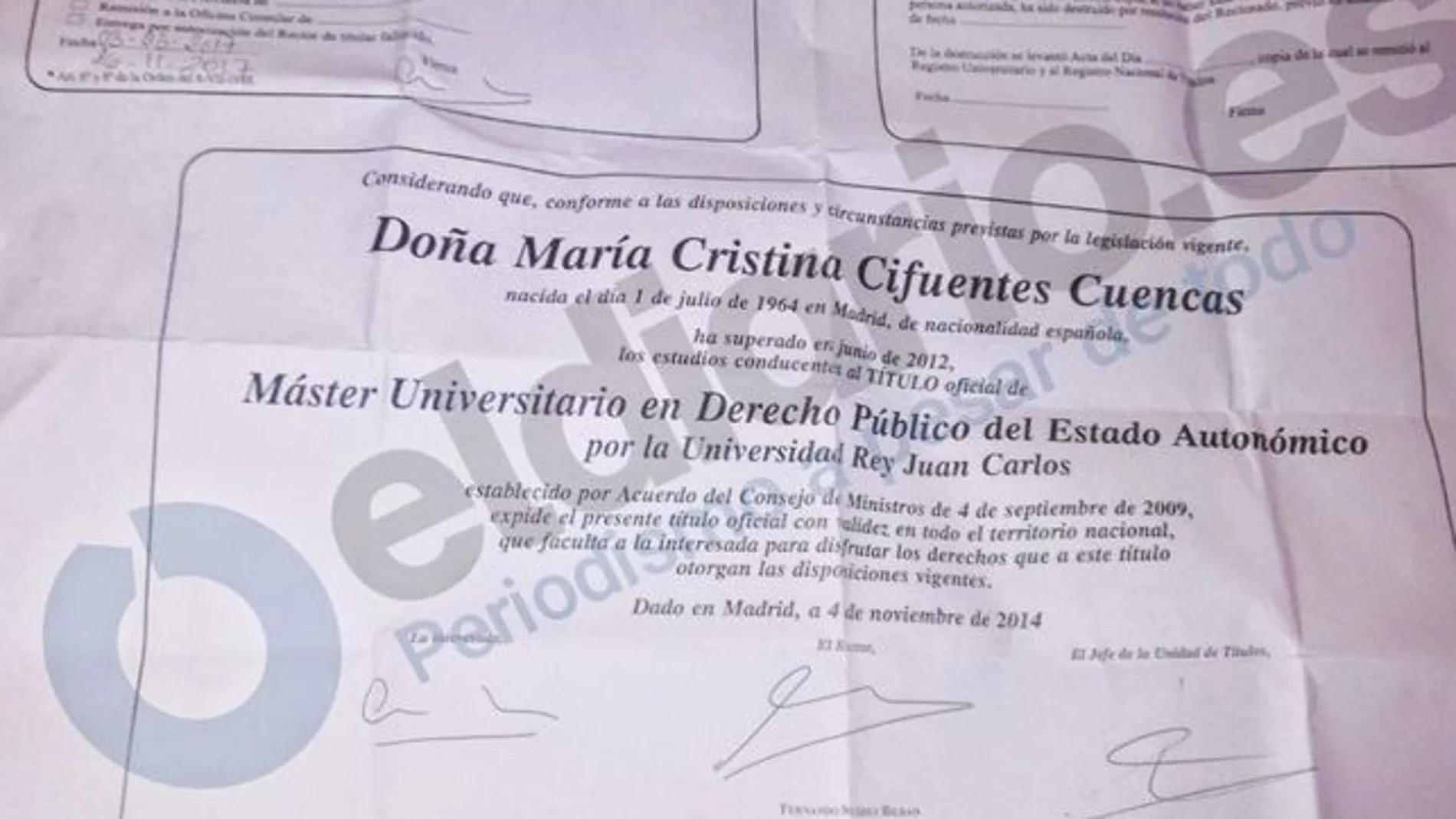 Resguardo firmado por Cristina Cifuentes cuando fue a recoger el título del máster