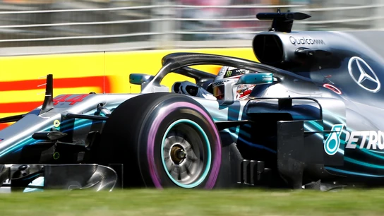 Hamilton, durante los Libres 1 de Australia Hamilton, durante los Libres 1 de Australia