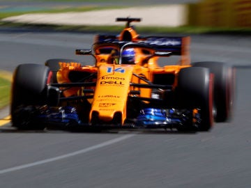 Fernando Alonso rueda con el MCL33 en el circuito de Albert Park Fernando Alonso rueda con el MCL33 en el circuito de Albert Park