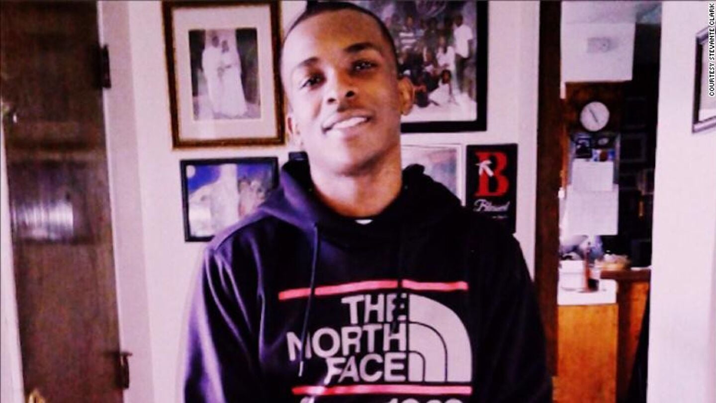 Stephon Clark, de 22 a&ntilde;os, fue tiroteado por la Polic&iacute;a de Sacramento