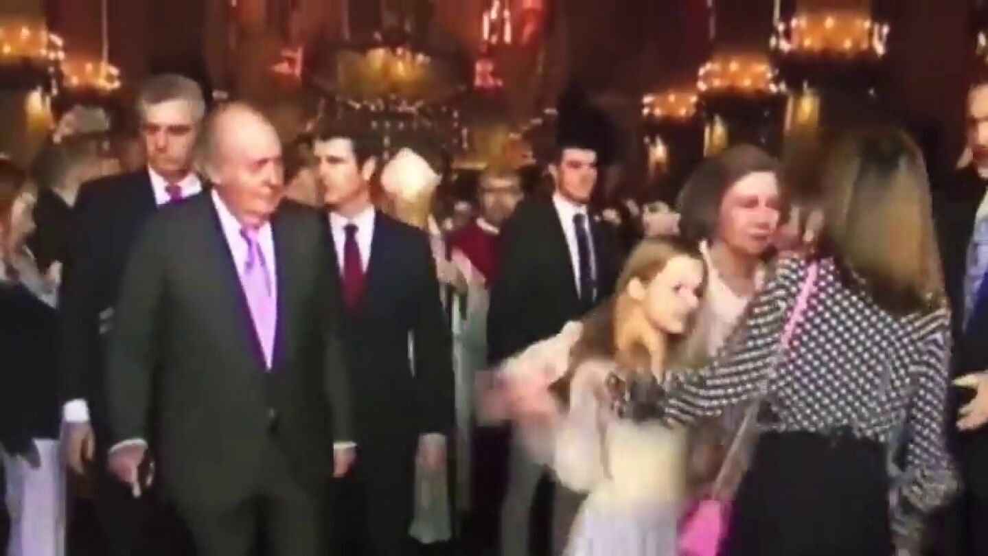 El pol&eacute;mico gesto de la reina Letizia: &iquest;intent&oacute; evitar que Sof&iacute;a se hiciera una foto con las infantas?