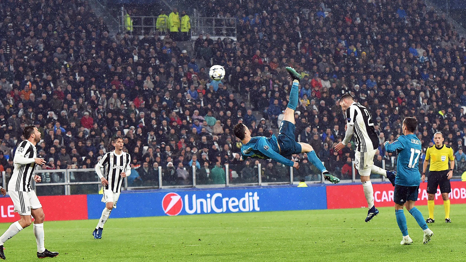 Cristiano Ronaldo marca de chilena ante la Juventus