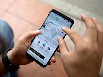 Uber y Cabify más baratos en trayectos medios y largos, y taxis en los cortos Uber y Cabify más baratos en trayectos medios y largos, y taxis en los cortos
