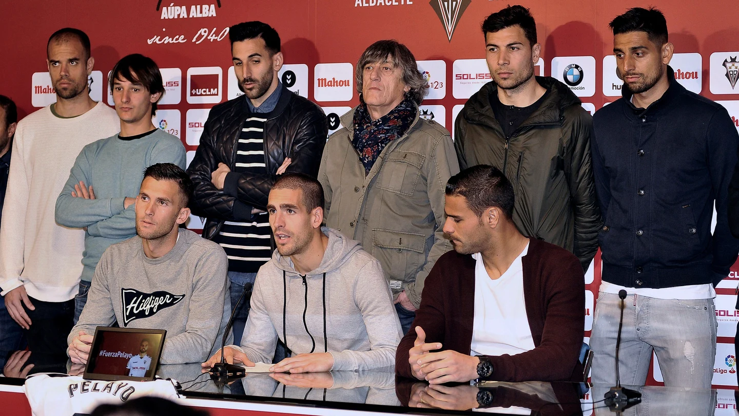La plantilla del Albacete lee un comunicado en apoyo a Pelayo La plantilla del Albacete lee un comunicado en apoyo a Pelayo