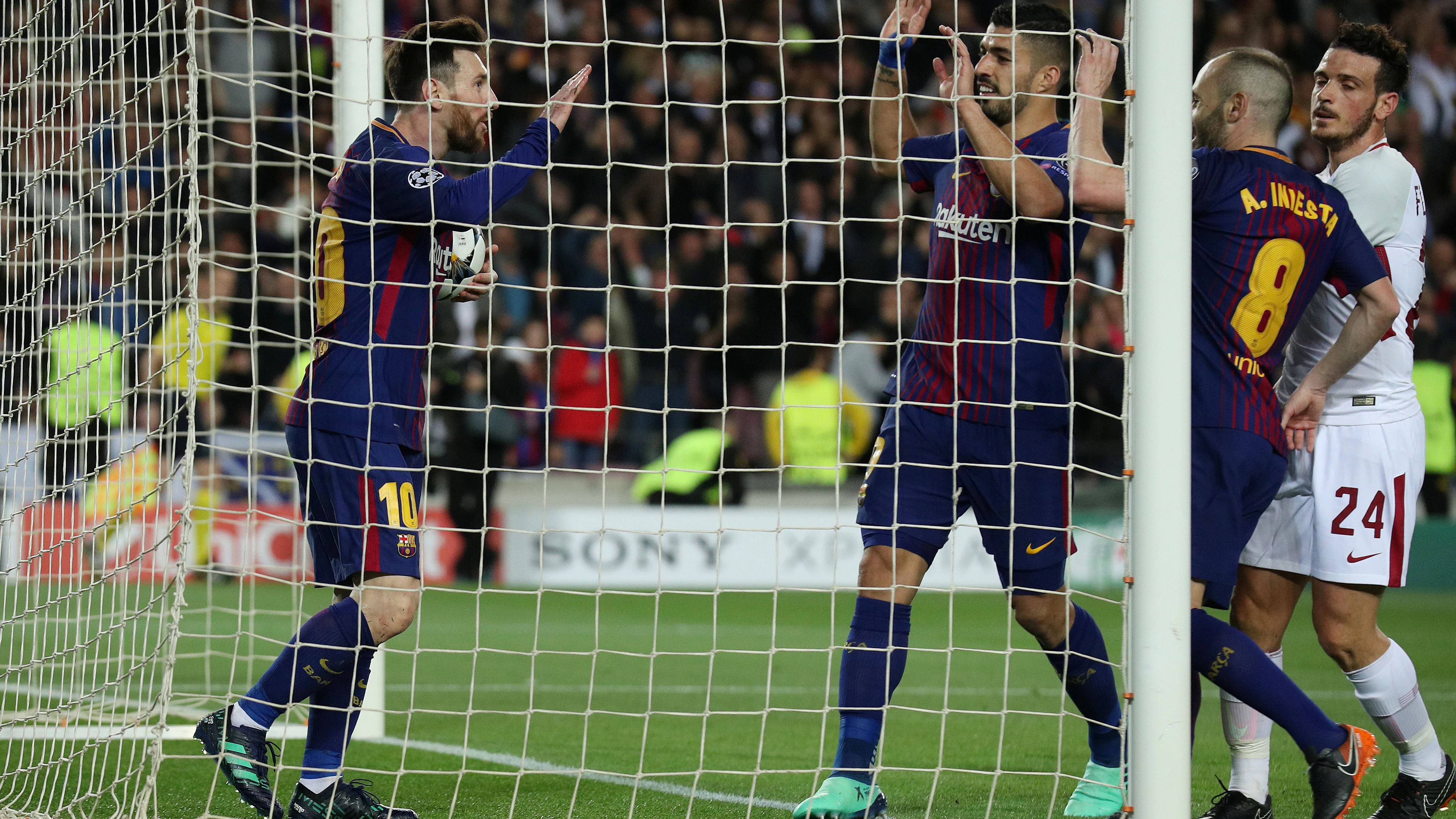 Los jugadores del Barça celebran uno de los goles contra la Roma
