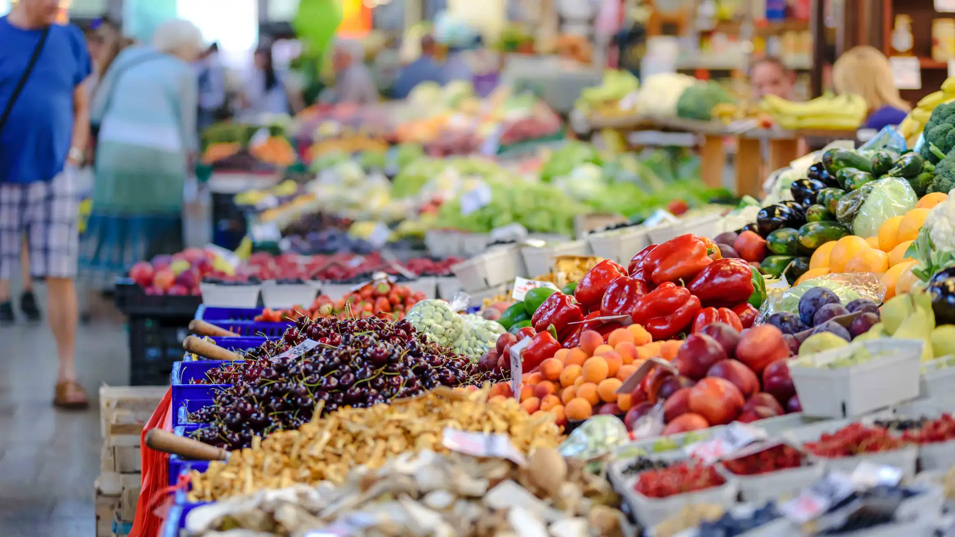 Mercado con productos frescos