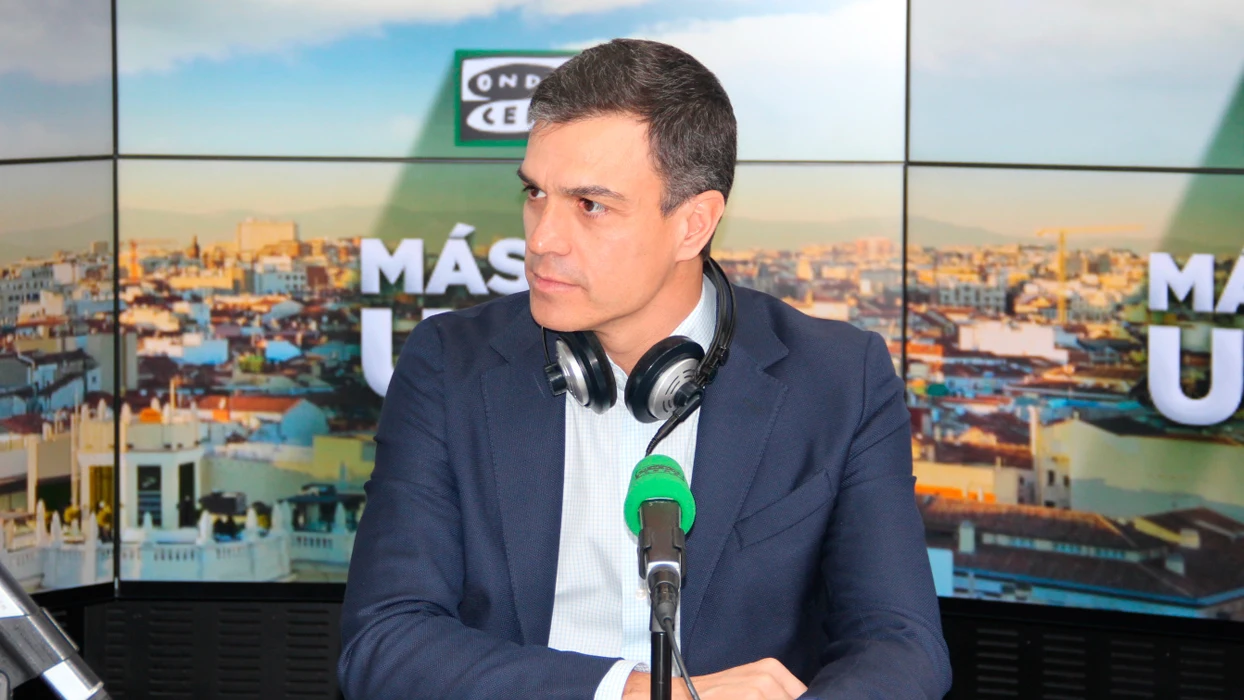 El líder del PSOE, Pedro Sánchez, en los estudios de Onda Cero