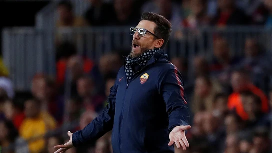 Di Francesco, en la banda en el partido contra el Barcelona Di Francesco, en la banda en el partido contra el Barcelona