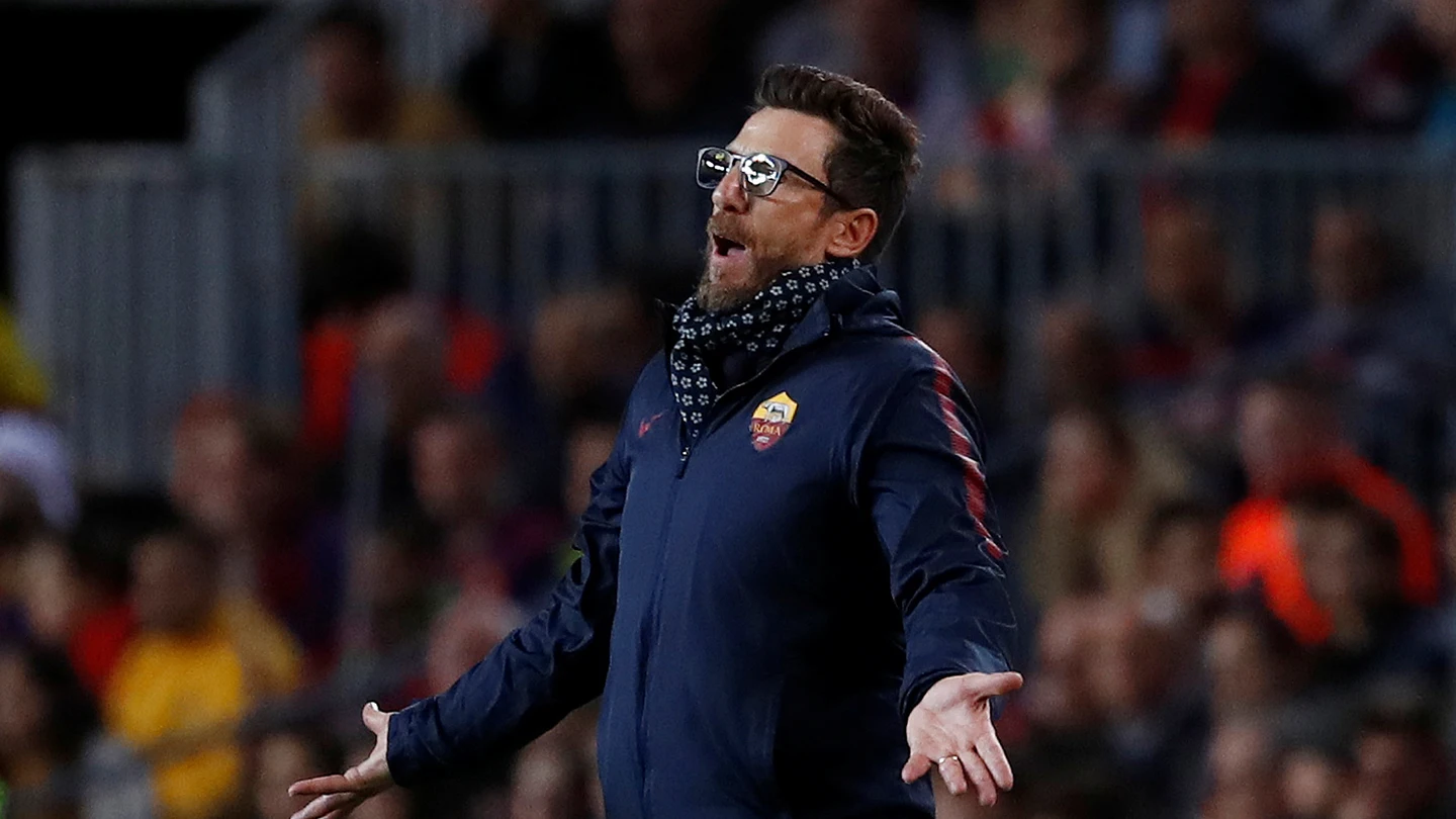 Di Francesco, en la banda en el partido contra el Barcelona Di Francesco, en la banda en el partido contra el Barcelona