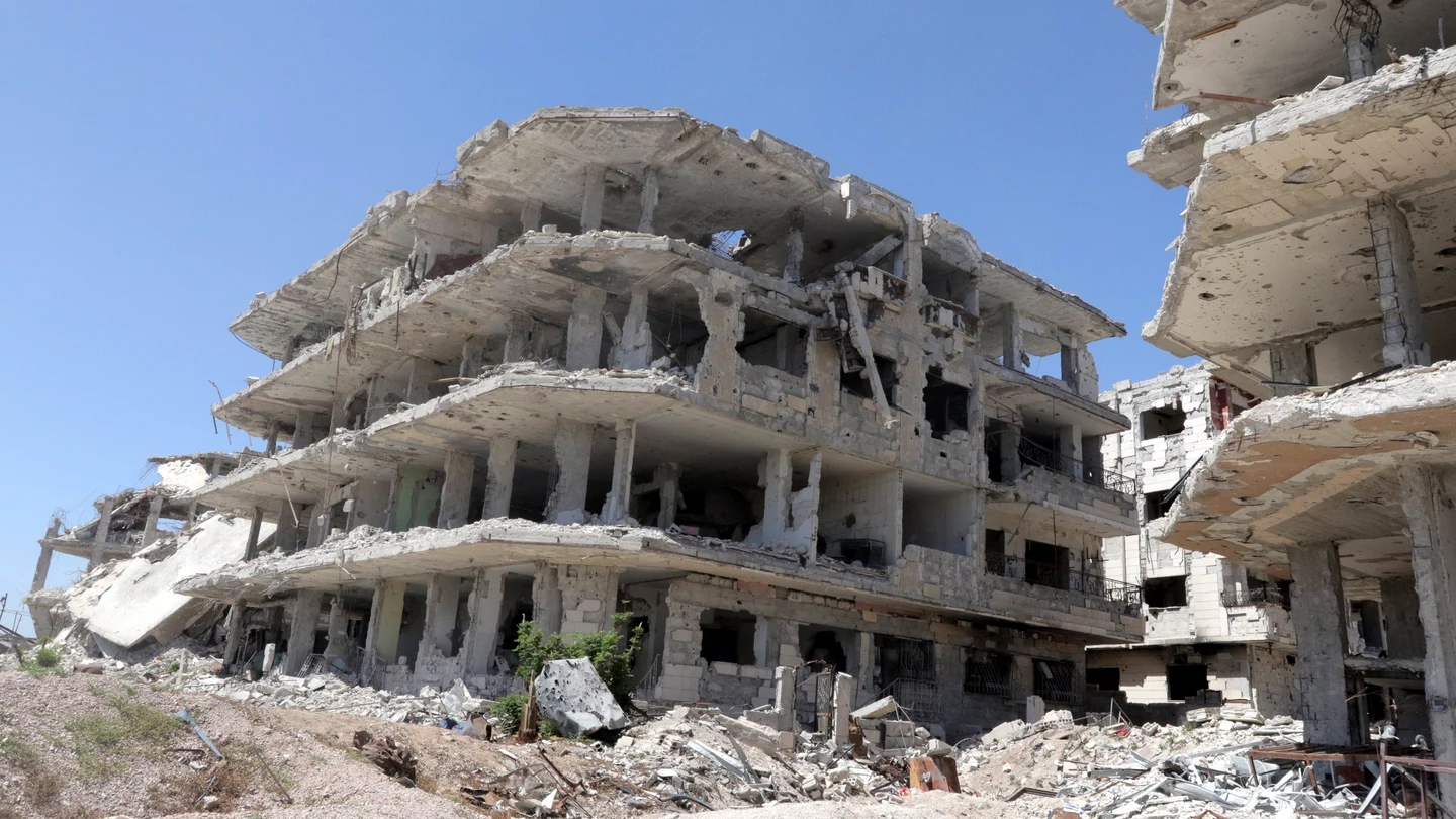 Vista de un edificio en ruinas en el pueblo de Jobar, en Guta Oriental Vista de un edificio en ruinas en el pueblo de Jobar, en Guta Oriental