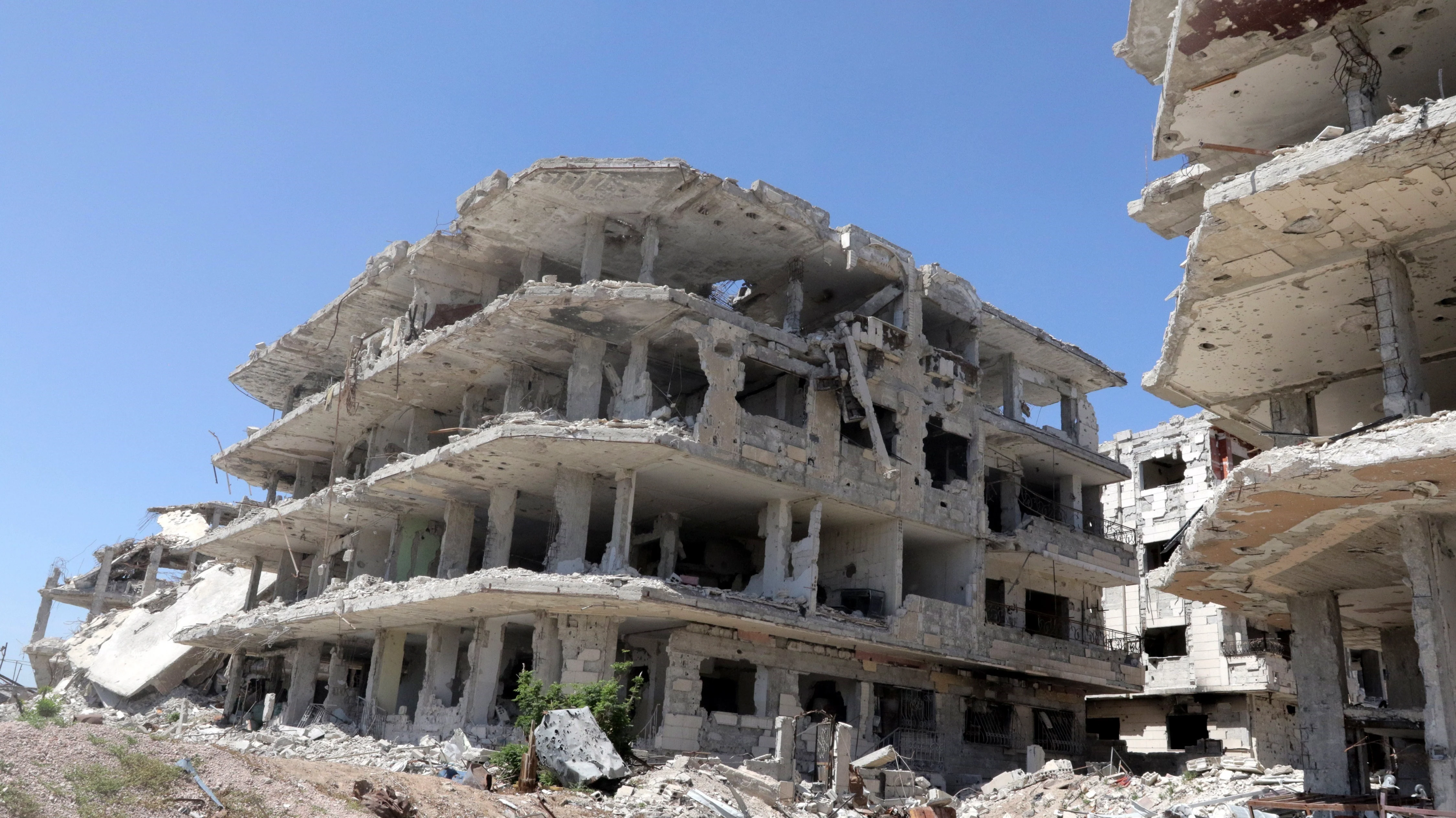 Vista de un edificio en ruinas en el pueblo de Jobar, en Guta Oriental Vista de un edificio en ruinas en el pueblo de Jobar, en Guta Oriental