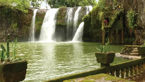 Cascadas Mena Creek Para visitar este castillo español vas a tener que viajar muy lejos