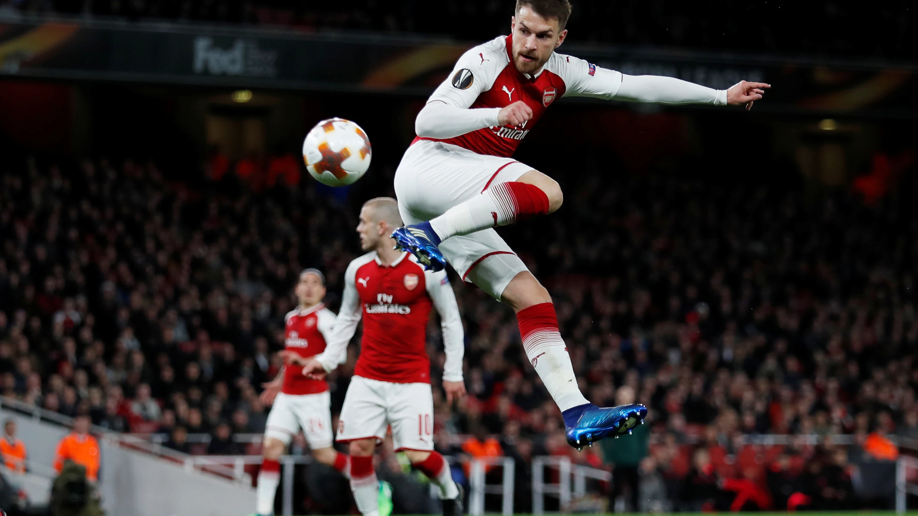 Ramsey ejecuta un espectacular golpeo ante el CSKA