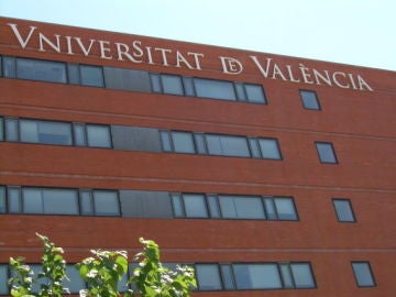 Fachada de la Universitat de València Fachada de la Universitat de València