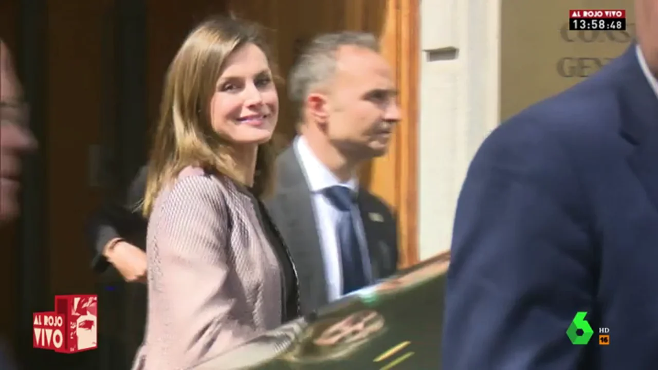 Un grupo reducido recibe a la reina Letizia al grito de "floja" y "antipática" en su primer acto tras el encontronazo con doña Sofía