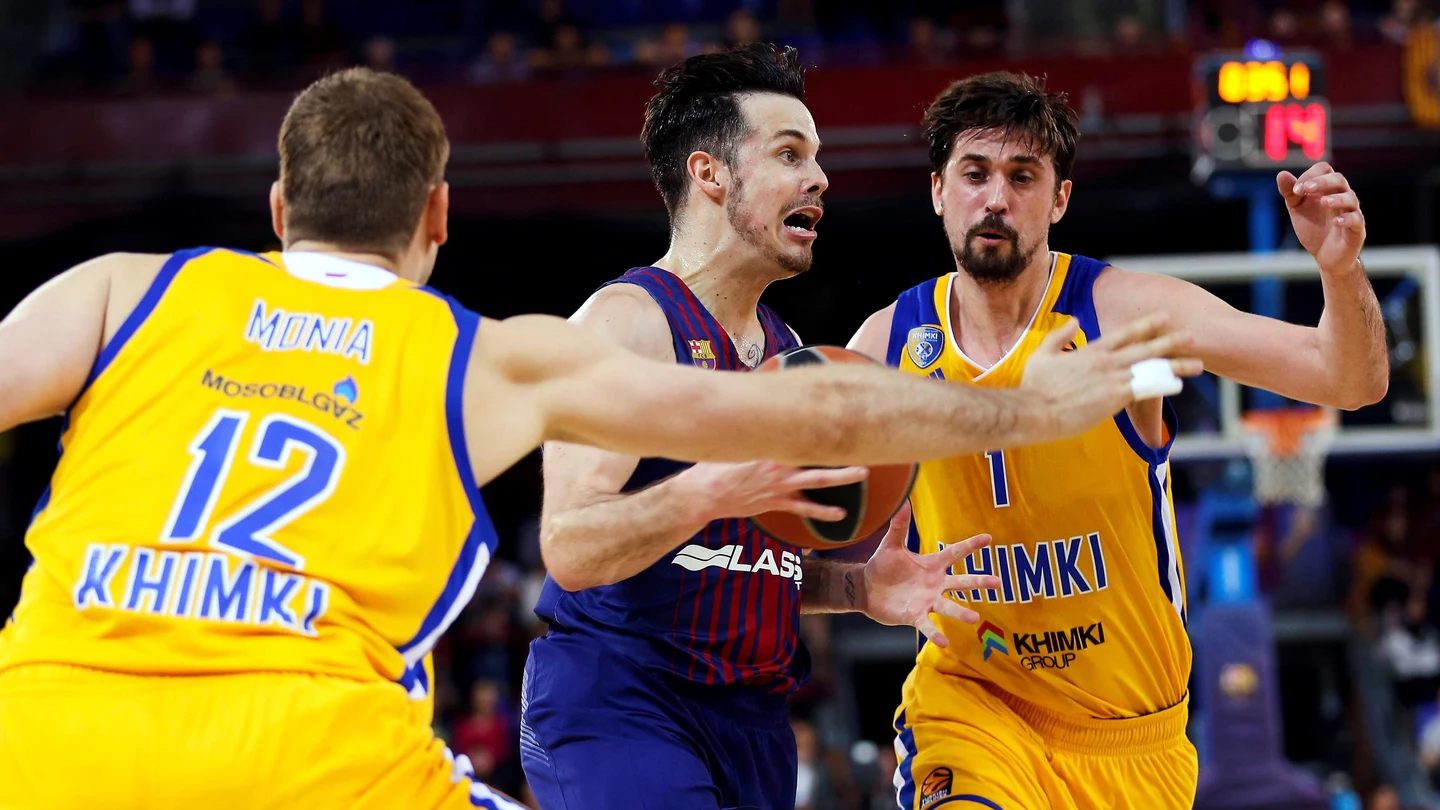 Heurtel entra a canasta ante la defensa del Khimki Heurtel entra a canasta ante la defensa del Khimki