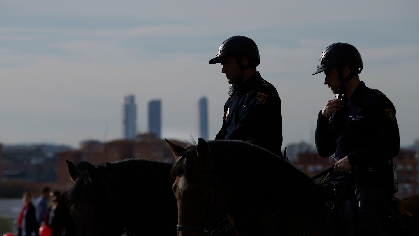 Agentes de Polic&iacute;a, en los alrededores del Wanda Metropolitano