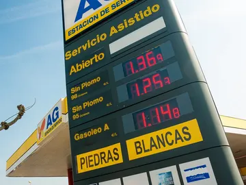 El Gobierno baraja una subida del 28% en los impuestos al diésel El Gobierno baraja una subida del 28% en los impuestos al diésel