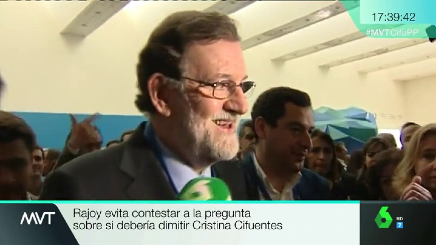 Rajoy evita con una carcajada pronunciarse sobre si Cifuentes deber&iacute;a dimitir por la pol&eacute;mica con su m&aacute;ster