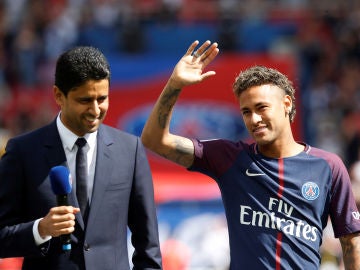 Al Khelaifi en la presentación de Neymar Al Khelaifi en la presentación de Neymar