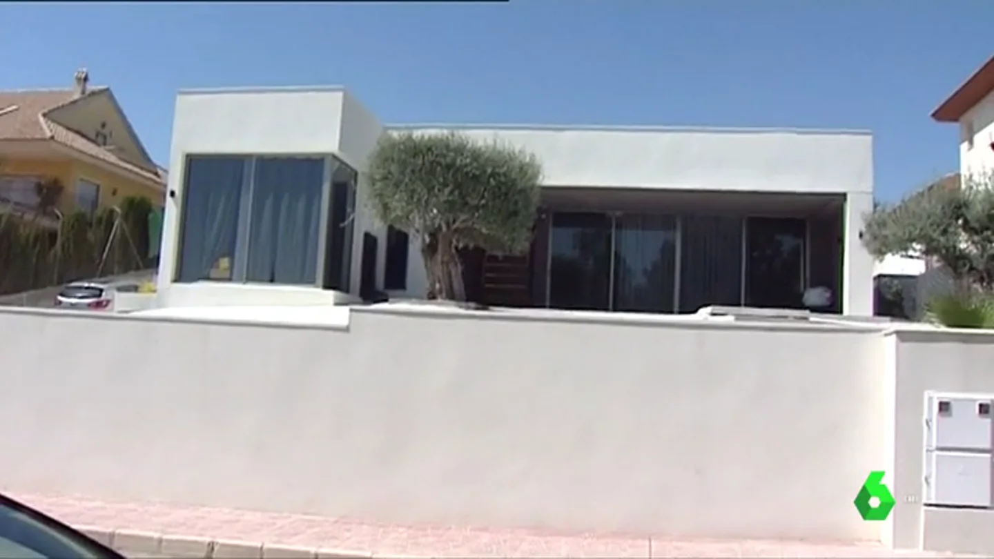 La Guardia Civil investiga al propietario de un chalé por simular el asalto a su casa en Murcia La Guardia Civil investiga al propietario de un chalé por simular el asalto a su casa en Murcia