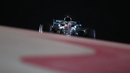 Hamilton, rodando con su Mercedes en Baréin Hamilton, rodando con su Mercedes en Baréin