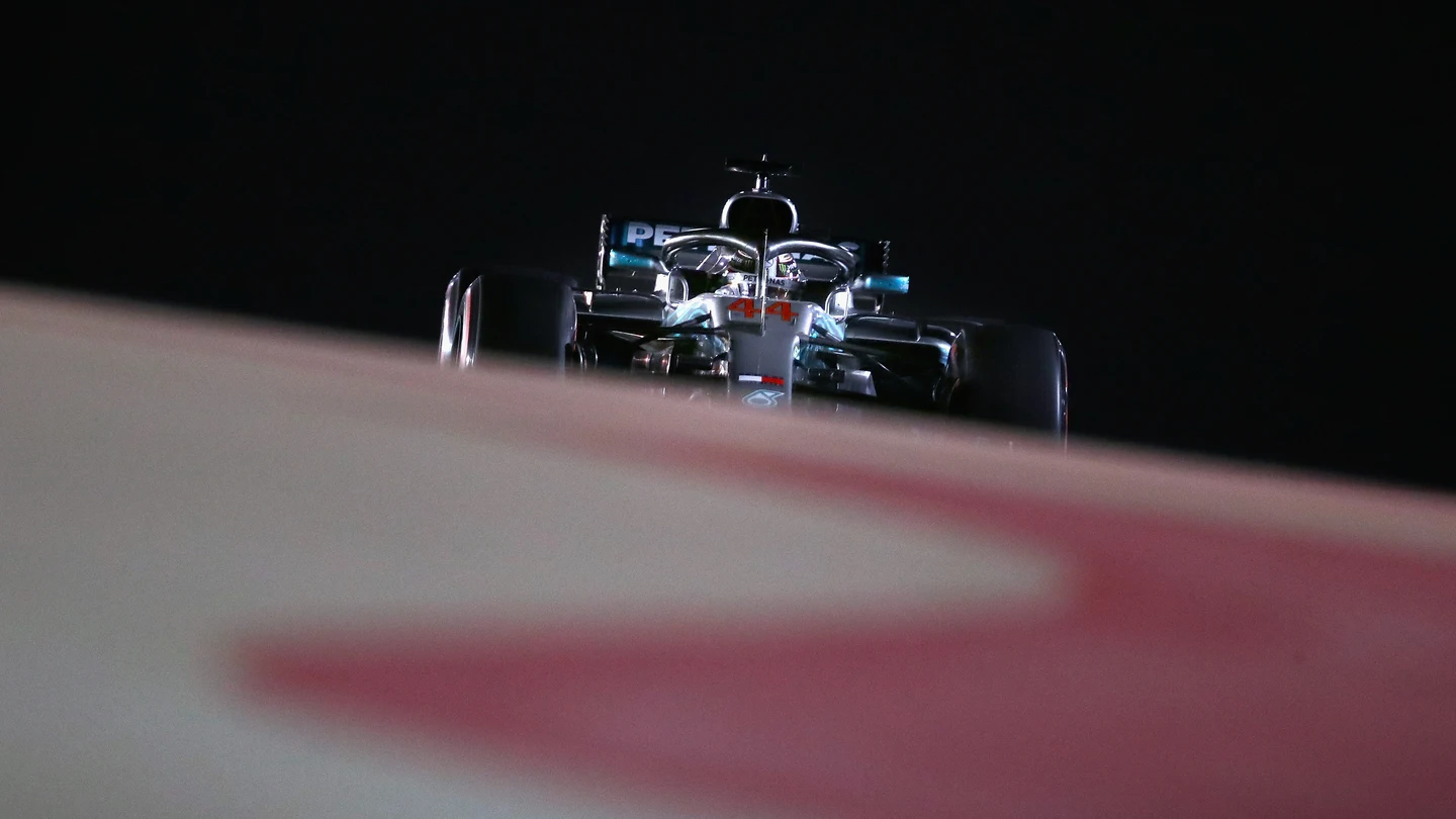 Hamilton, rodando con su Mercedes en Baréin Hamilton, rodando con su Mercedes en Baréin