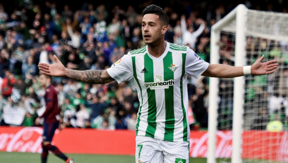 Sergio León celebra un gol