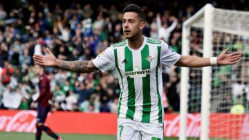 Sergio León celebra un gol