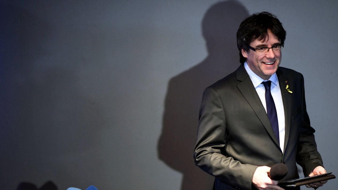 El expresidente catal&aacute;n Carles Puigdemont a su llegada a una rueda de prensa en Berl&iacute;n