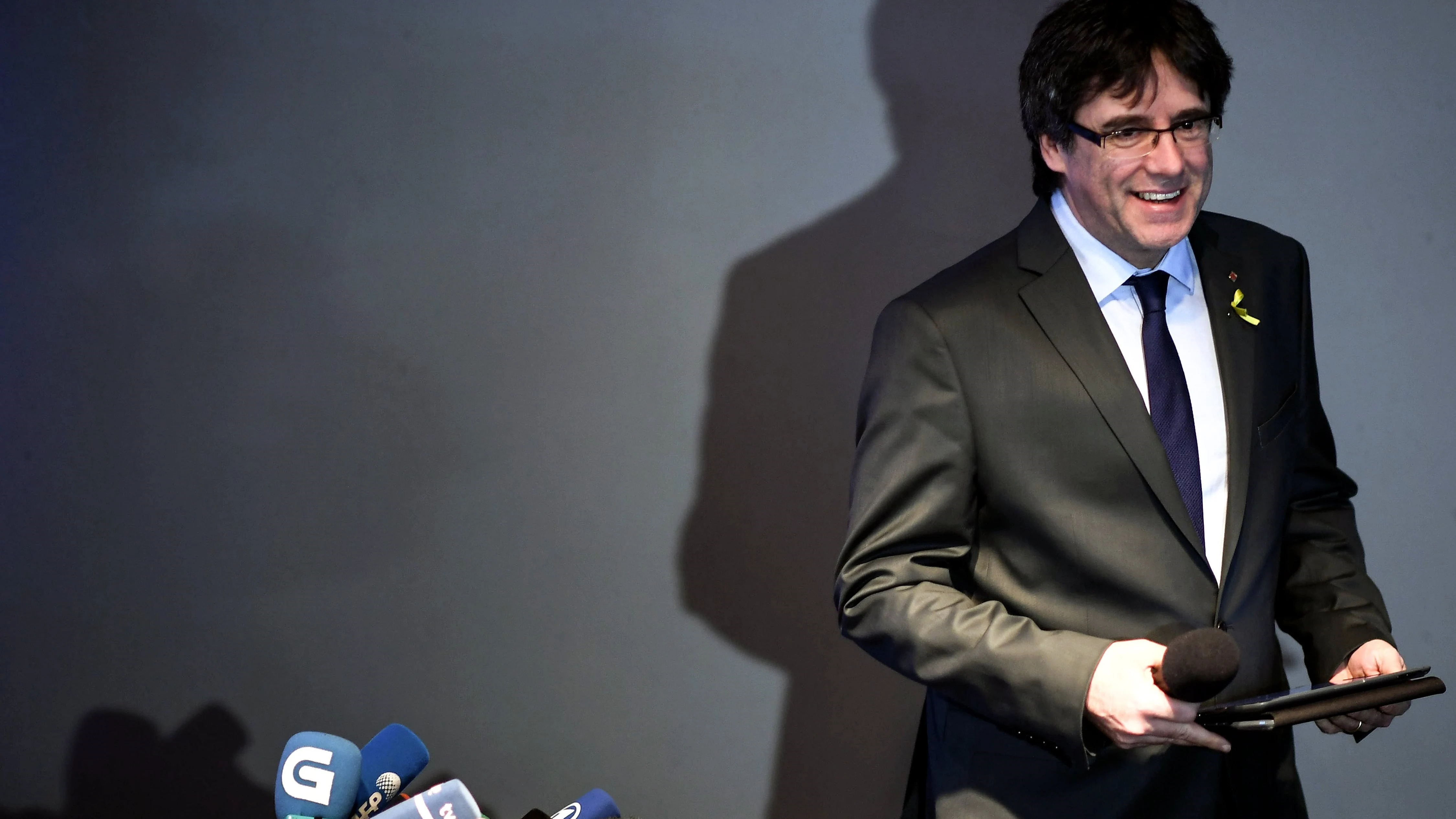 El expresidente catalán Carles Puigdemont a su llegada a una rueda de prensa en Berlín