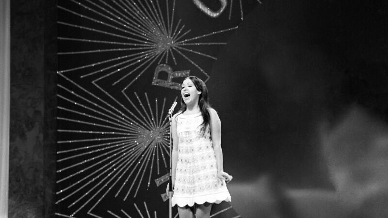La cantante Massiel, durante su actuación en Eurovisión