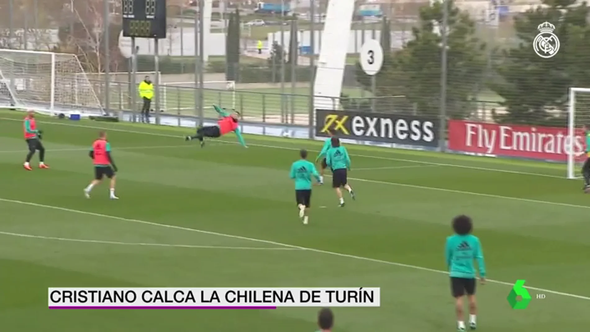 Cristiano repite su chilena contra la Juventus en el entrenamiento previo al derbi