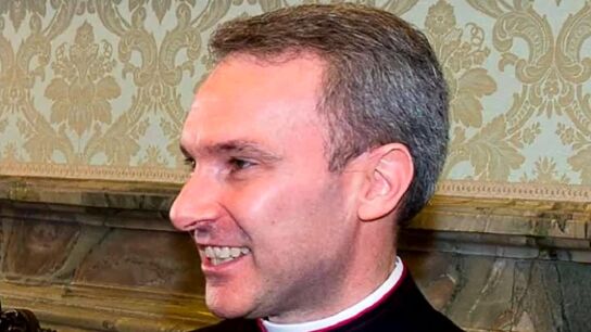 El sacerdote arrestado por posesi&oacute;n de pornograf&iacute;a infantil