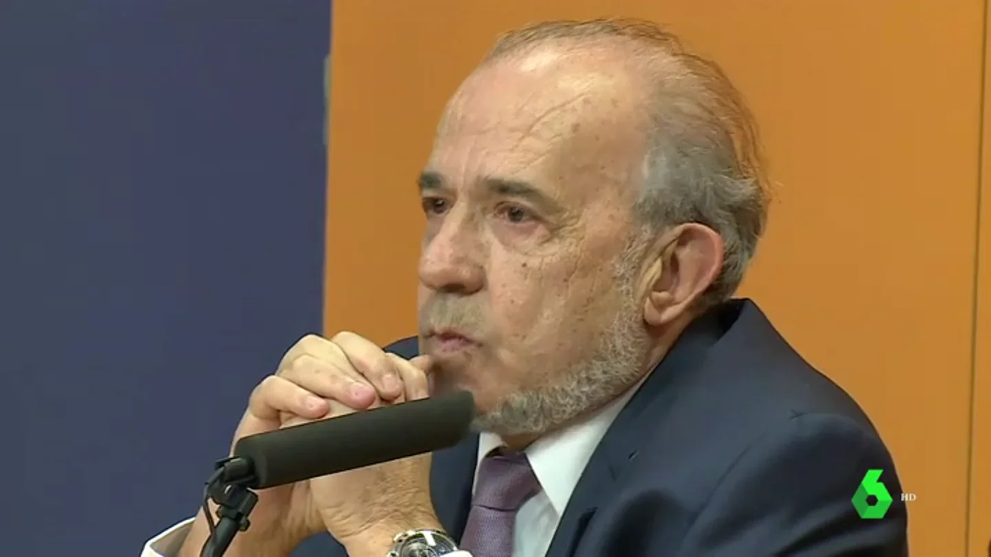El director del máster de Cifuentes que reconstruyó el acta impartió un curso sobre falsedad documental El director del máster de Cifuentes que reconstruyó el acta impartió un curso sobre falsedad documental