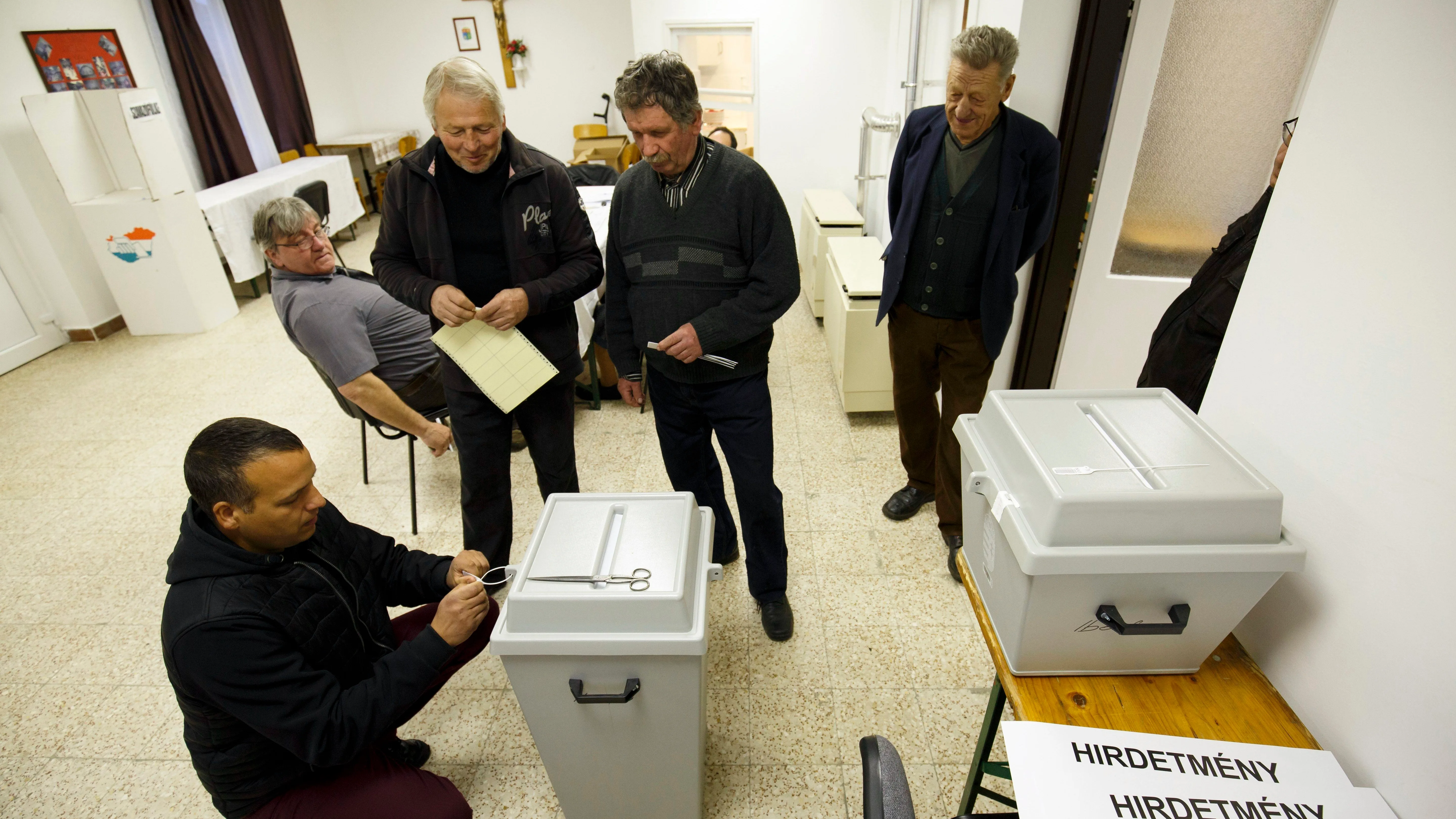 Uno de los colegios electorales en Hungría