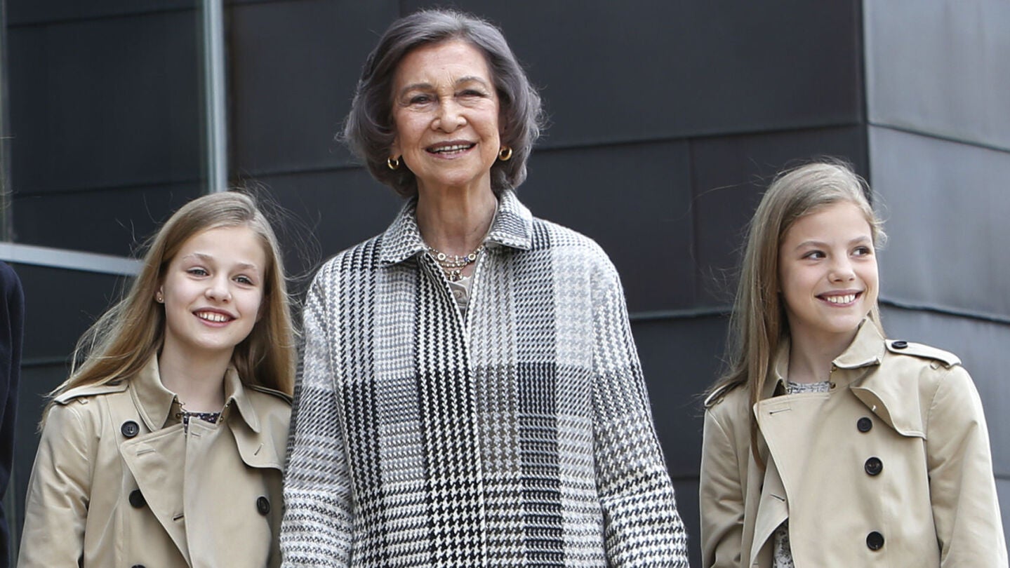 La reina Sof&iacute;a y sus nietas, la princesa Leonor y la infanta Sof&iacute;a