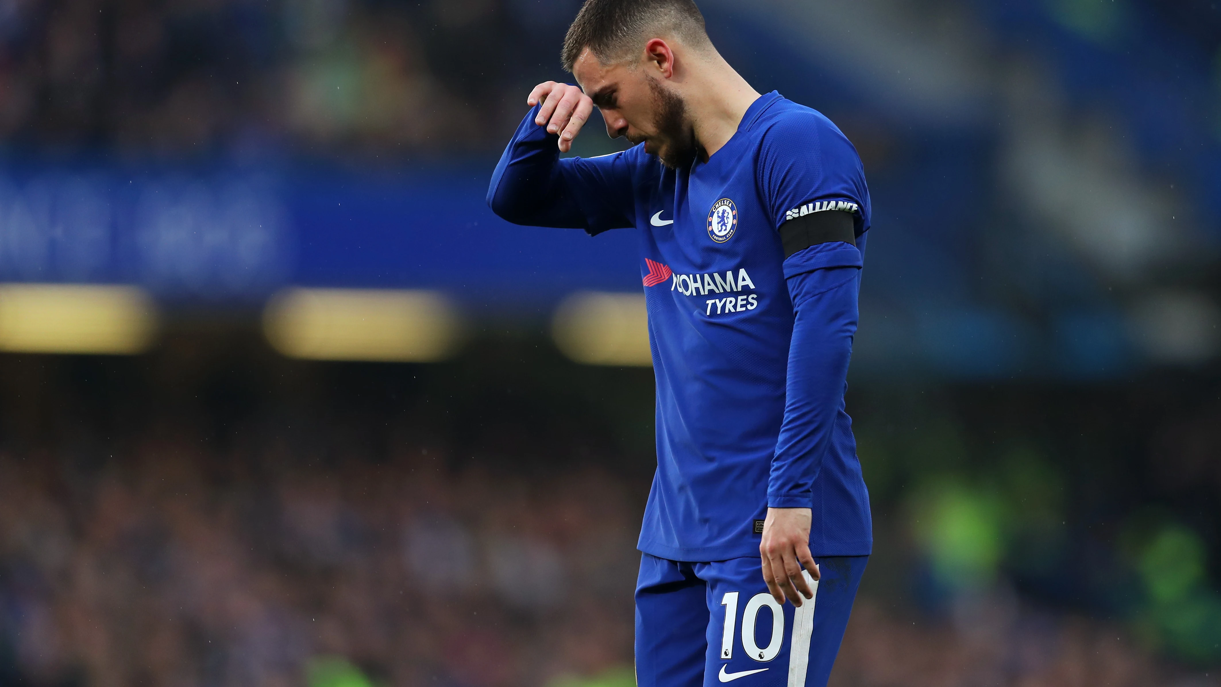 Hazard se lamenta tras la derrota del Chelsea Hazard se lamenta tras la derrota del Chelsea