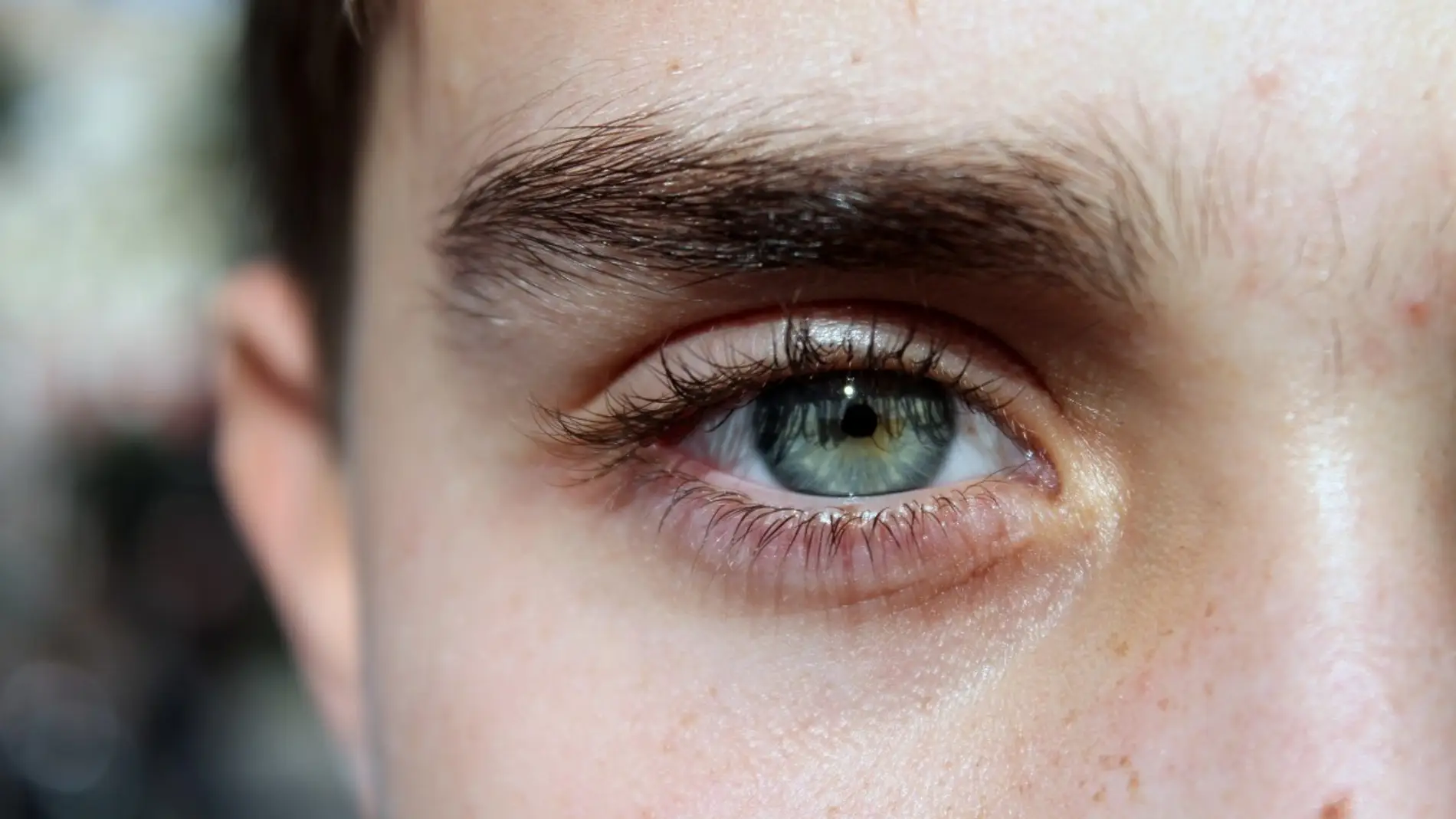 La expresión de las cejas es clave