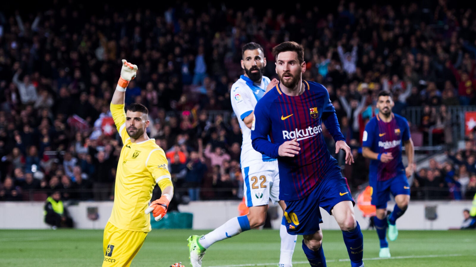 Messi celebra uno de sus tres goles contra el Legan&eacute;s