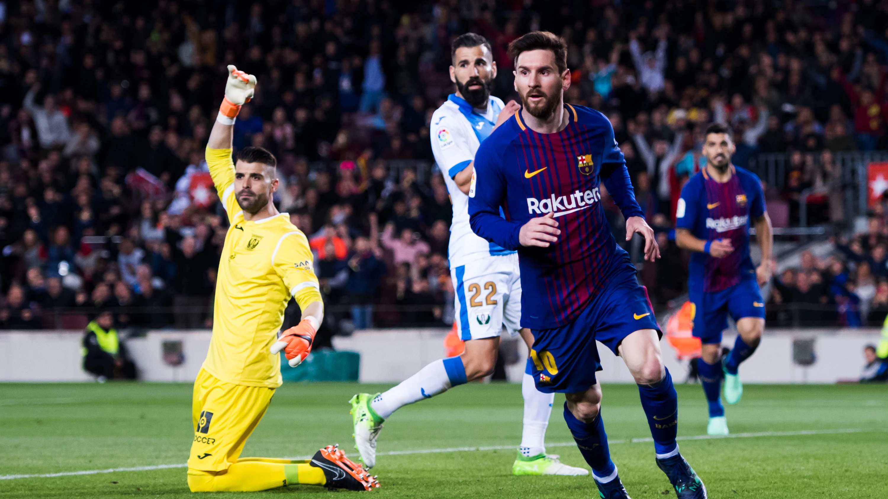 Messi celebra uno de sus tres goles contra el Leganés